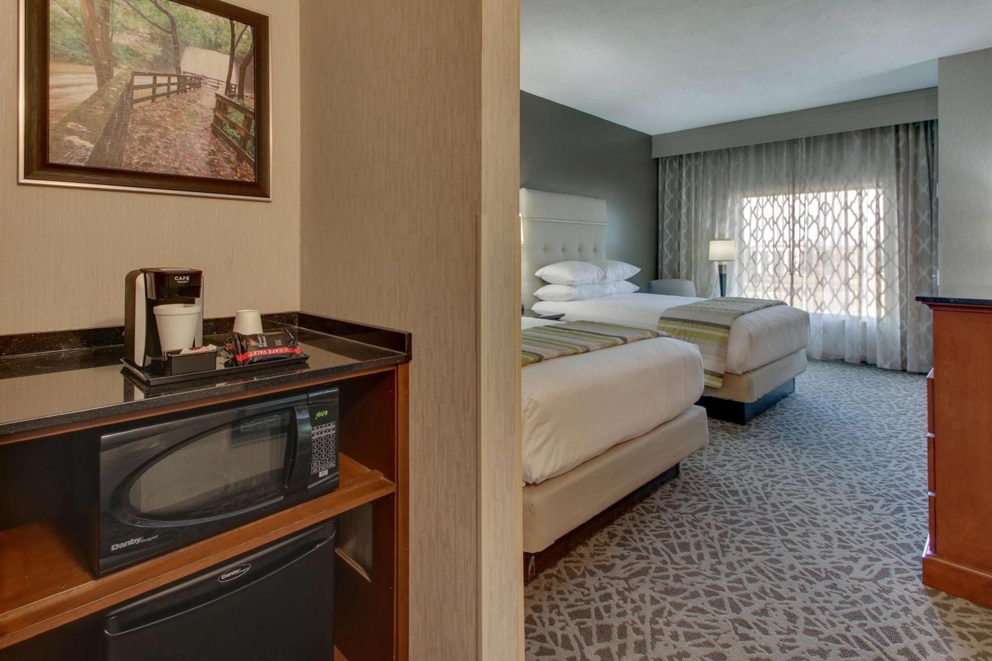 Drury Inn & Suites Cleveland Бичвуд Экстерьер фото