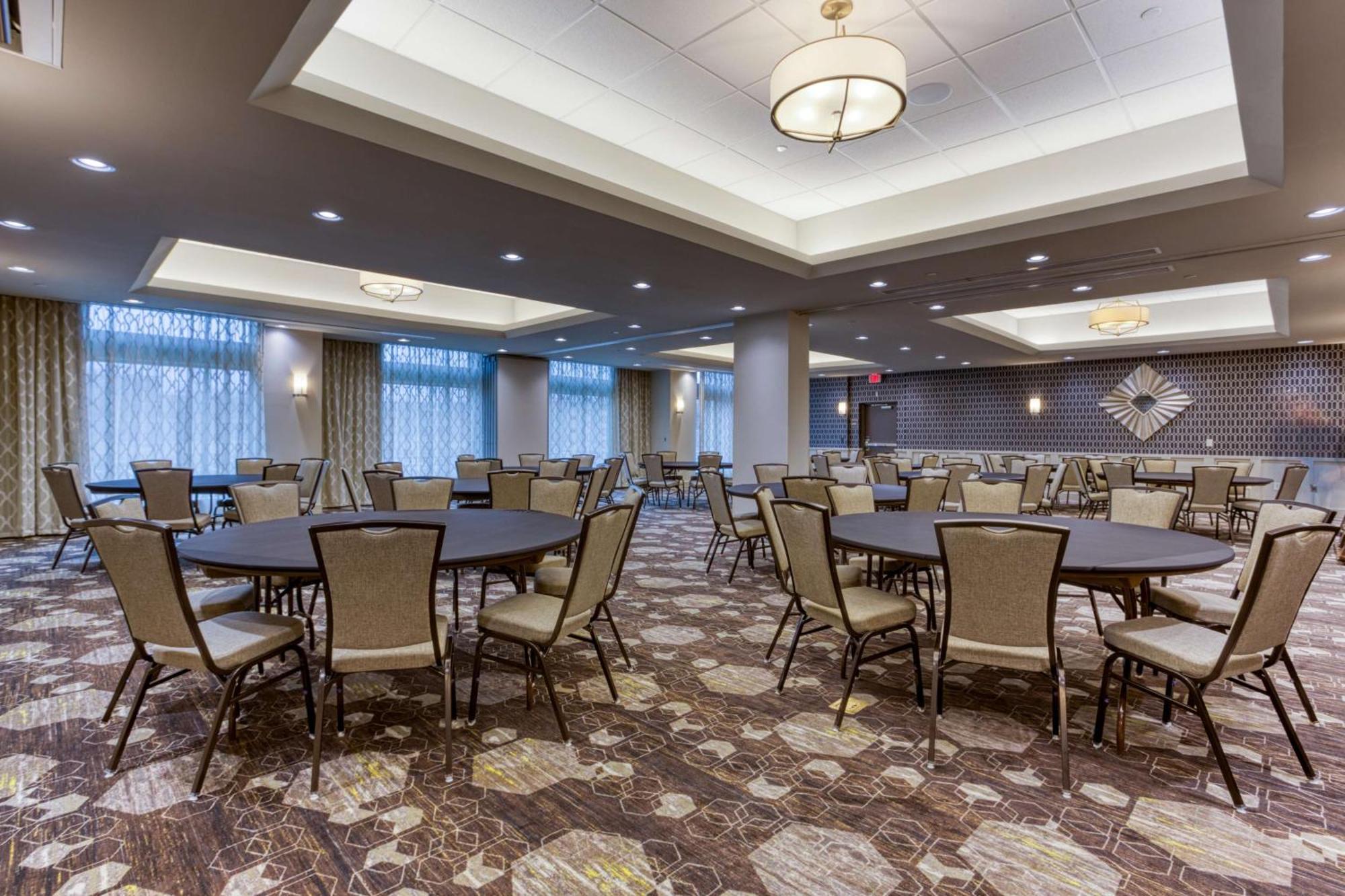 Drury Inn & Suites Cleveland Бичвуд Экстерьер фото