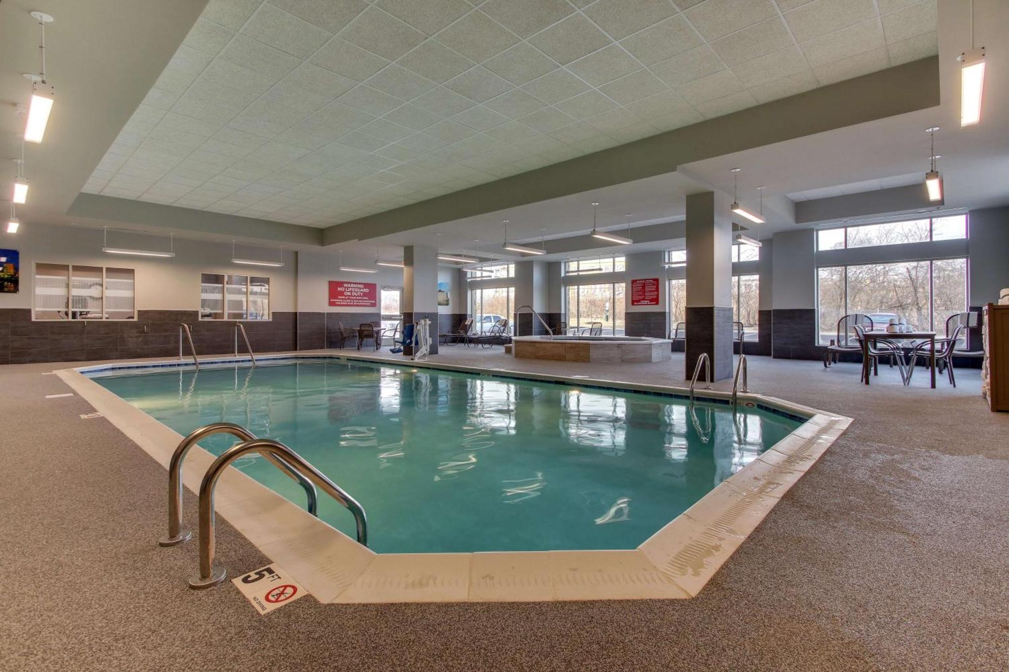 Drury Inn & Suites Cleveland Бичвуд Экстерьер фото
